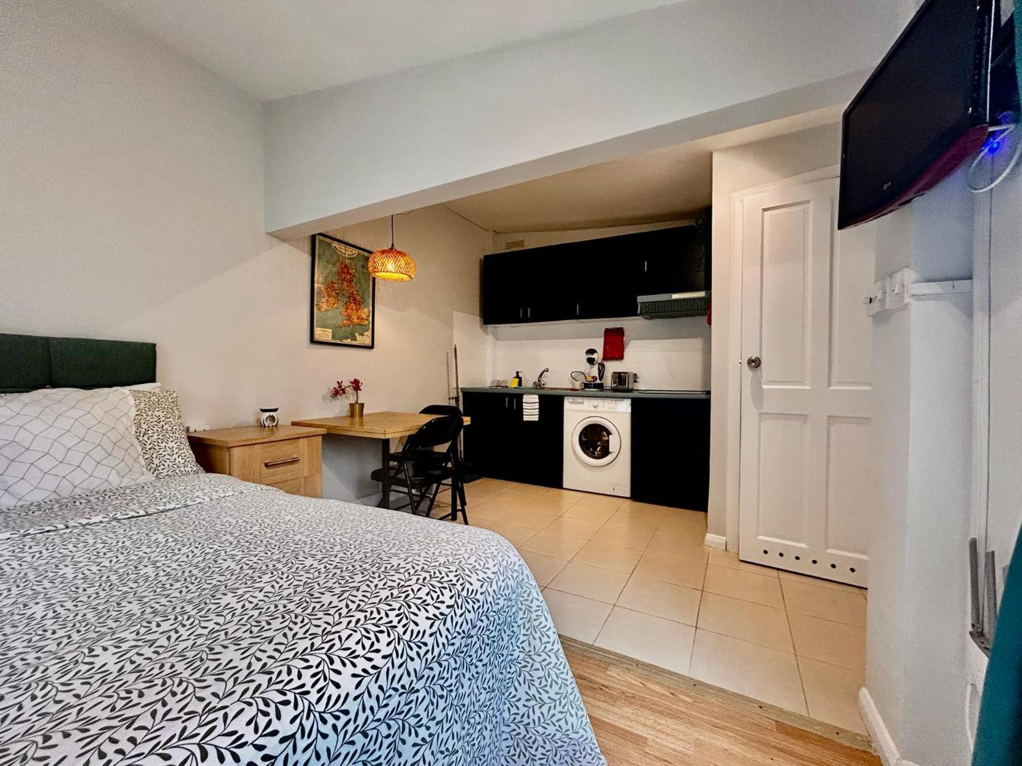 Acton Elizabeth Line Hotell London Exteriör bild