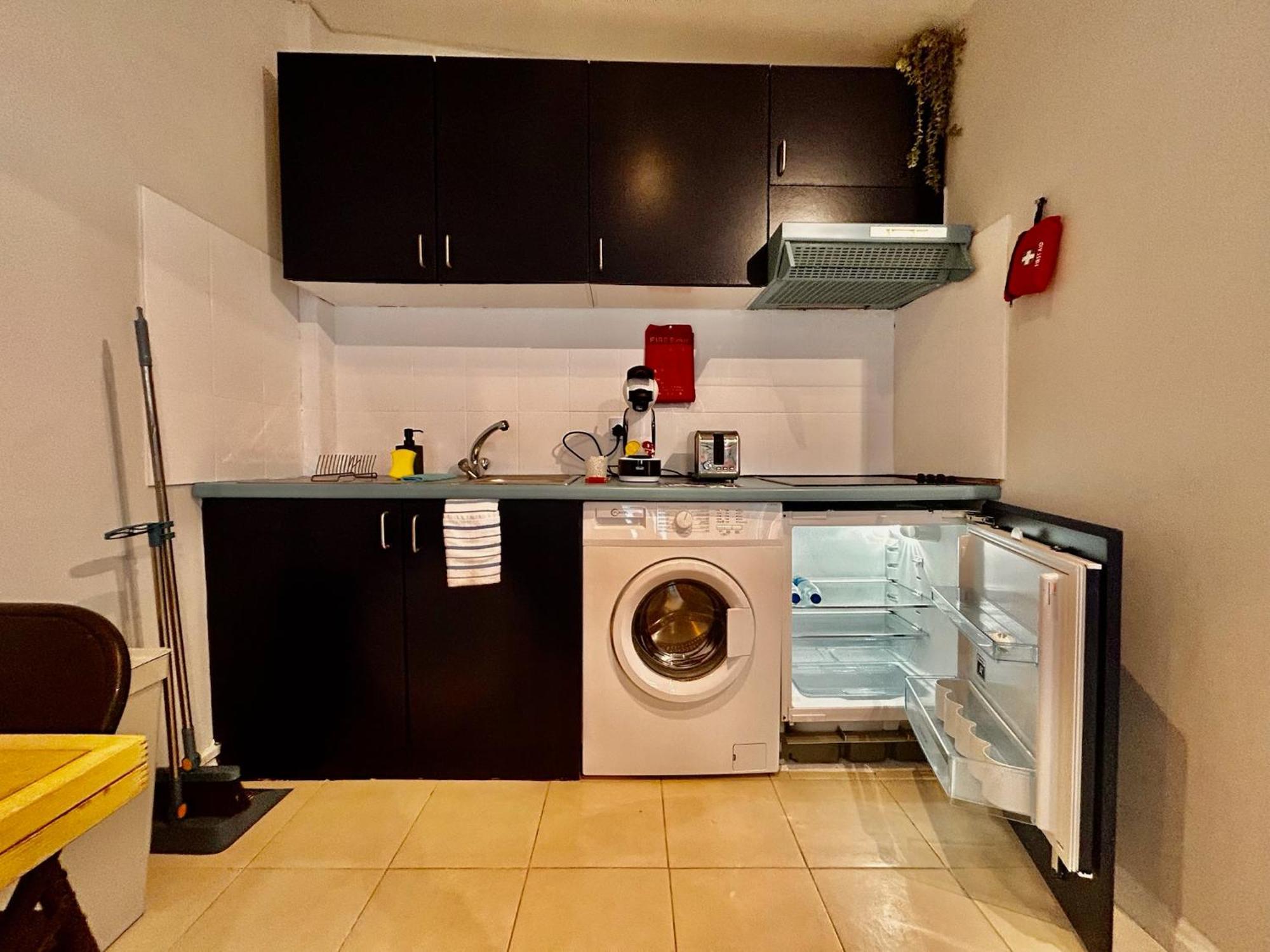 Acton Elizabeth Line Hotell London Exteriör bild