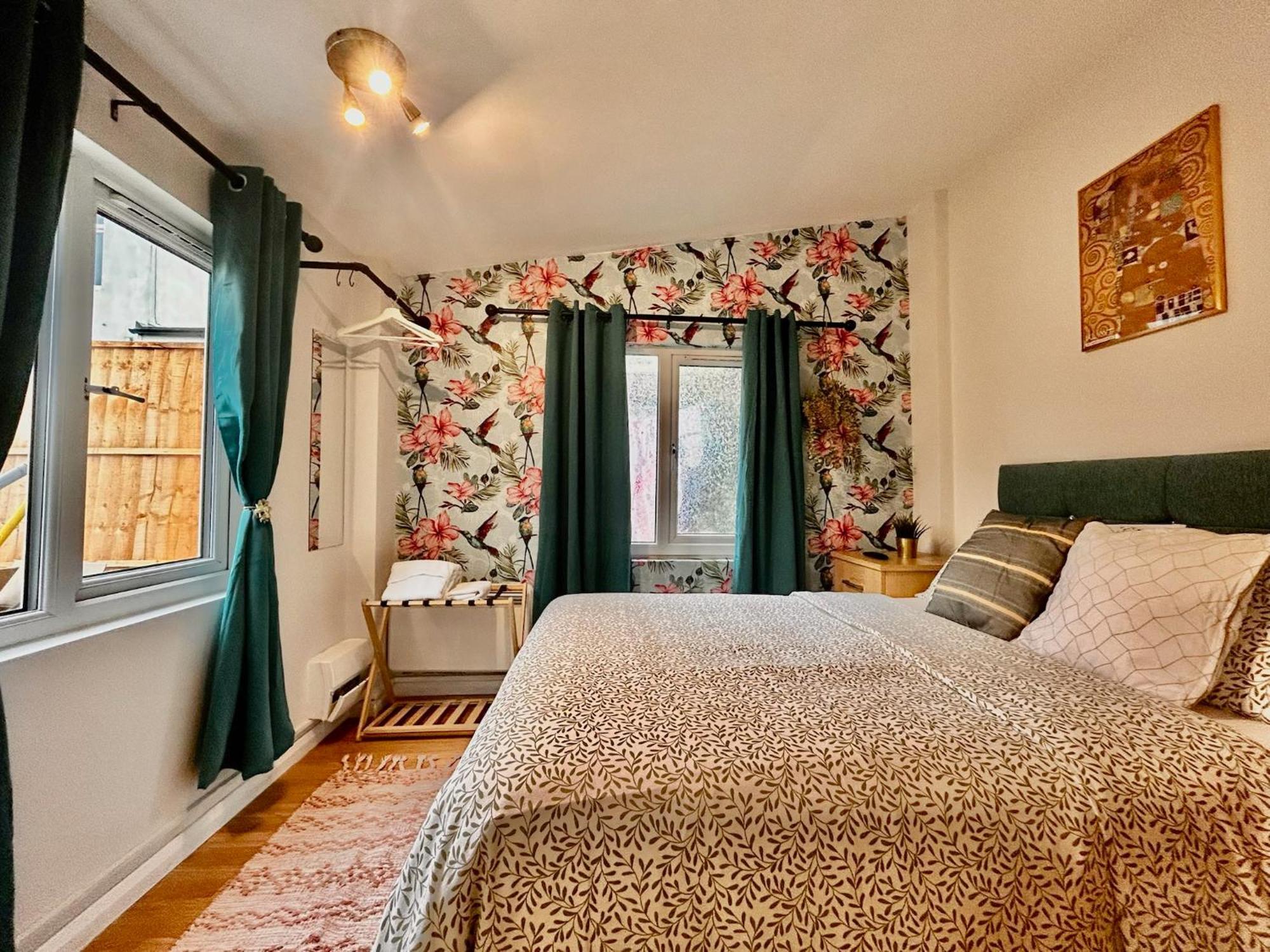 Acton Elizabeth Line Hotell London Exteriör bild