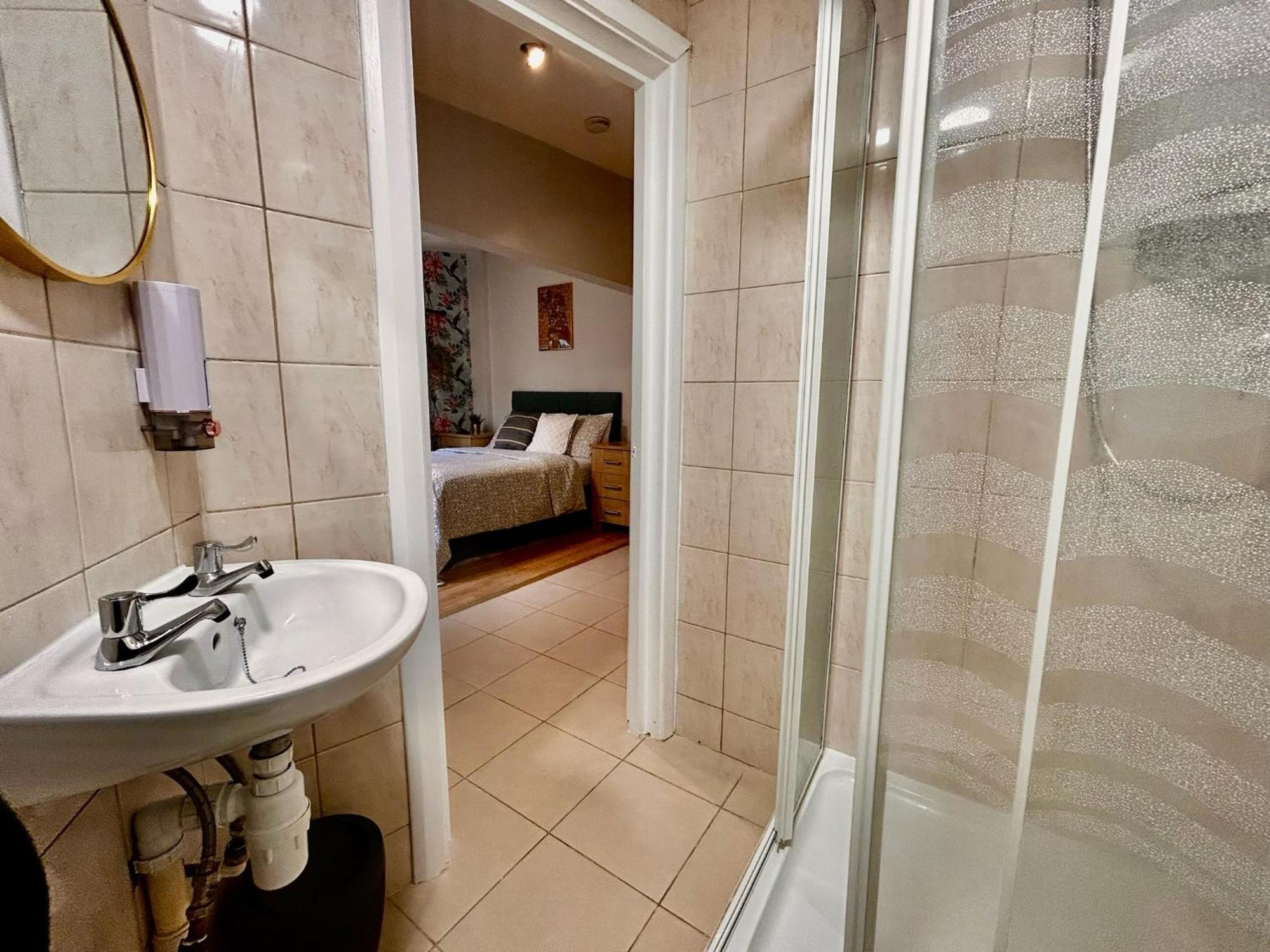 Acton Elizabeth Line Hotell London Exteriör bild