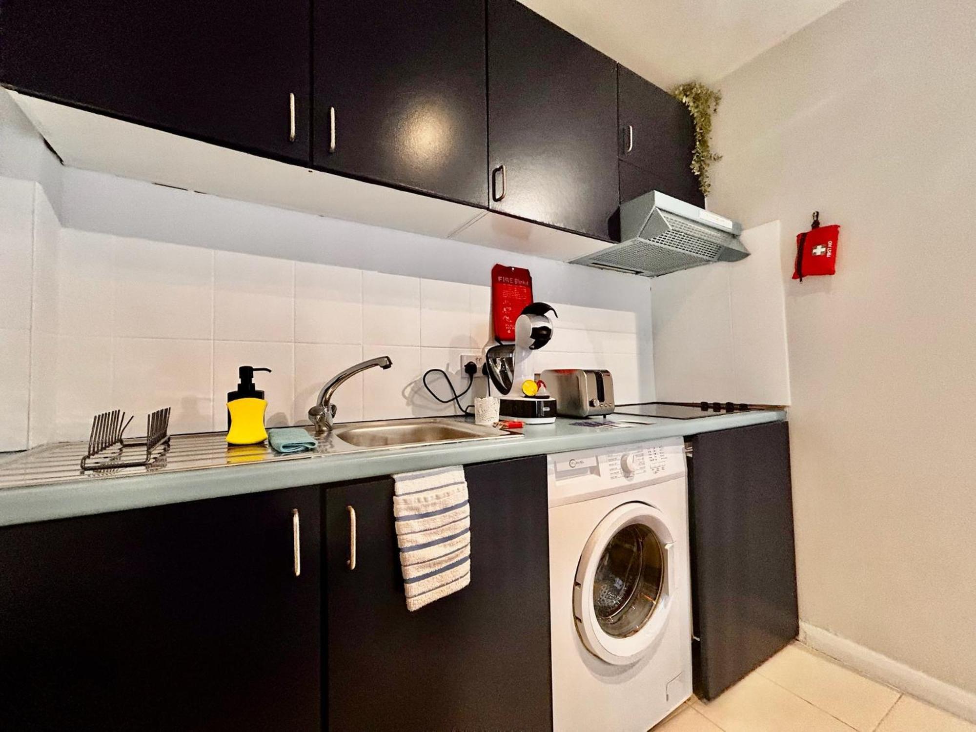 Acton Elizabeth Line Hotell London Exteriör bild