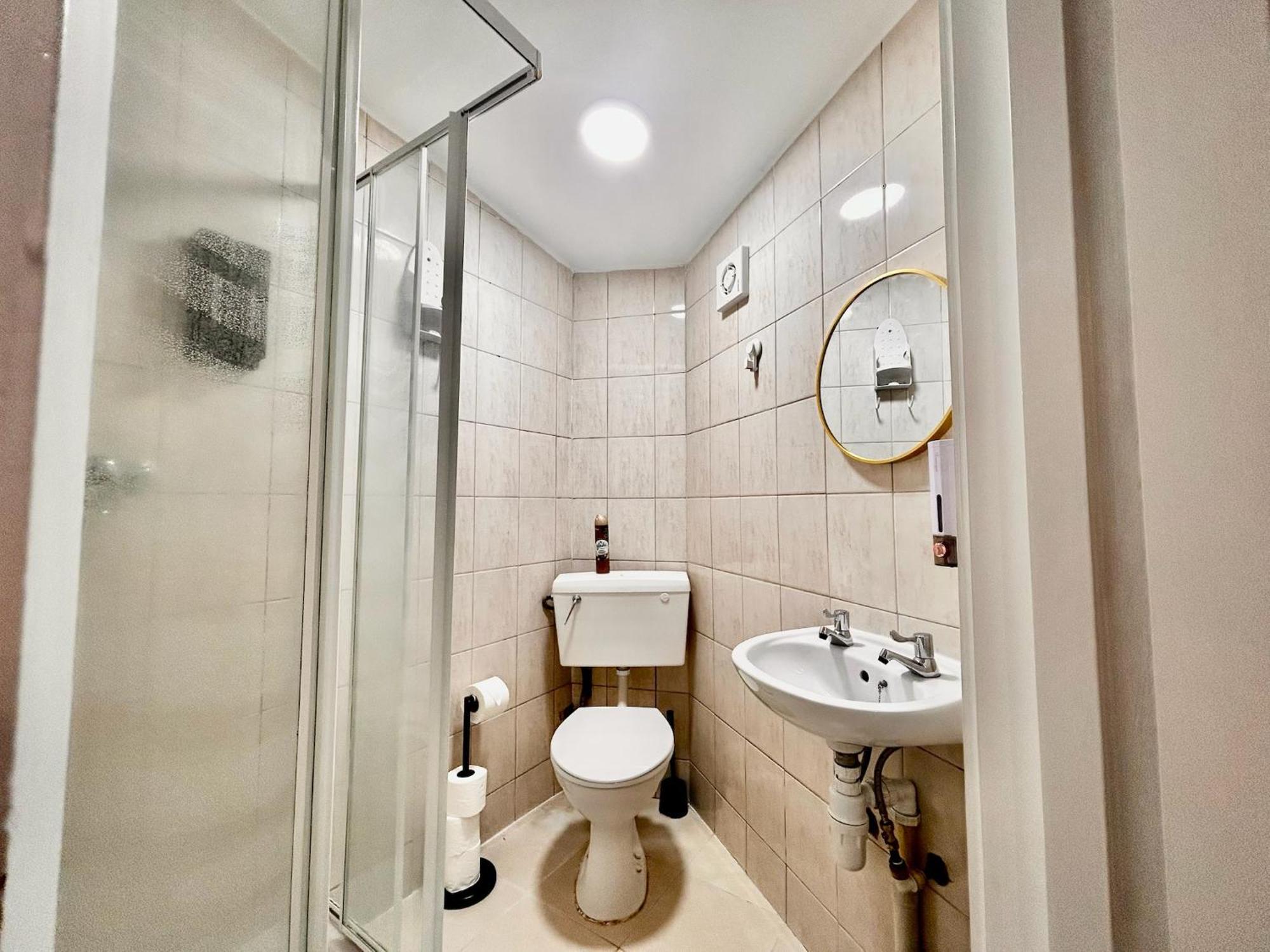 Acton Elizabeth Line Hotell London Exteriör bild